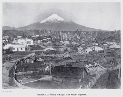 New Plymouth, New Zealand: Parihaka, en innfødt landsby og Mount Egmont (s/h-bilde) av New Zealand Photographer