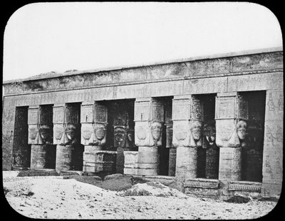 Hathor-tempelet, Dendera, Egypt, c1890. av Newton and Co
