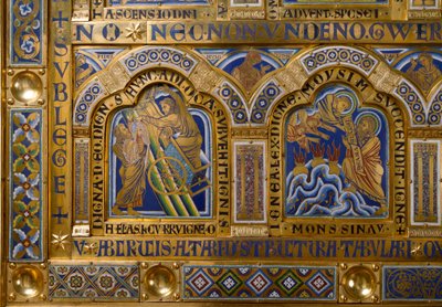 Verdun-alteret laget i gull og enamaille av Nicolas de Verdun (ca. 1130/50-1205): scener fra Det gamle og nye testamente: detalj som viser himmelfarten til Elias og Moses som mottar lovens tabeller. Klosterneuburg Wien, Østerrike fra 1100-tallet av Nicholas of Verdun