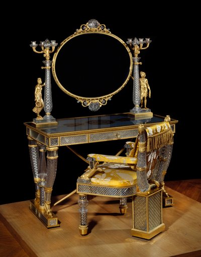 Bord og toalettstol til hertuginnen av Berry (Marie Caroline Ferdinande Louise de Bourbon, prinsesse av de to siciliene (Deux Sicilies) (1798-1870). Krystall, gylden bronse og eglomise-glass. Møbler realisert av Nicolas Henri Jacob (1782-1871) ) av Nicolas Henri Jacob