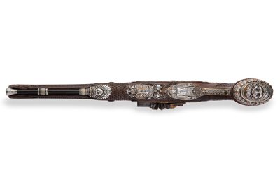 En av et par sølvmonterte riflede flintlåspistoler, Versailles, 1825 av Nicolas Noel Boutet