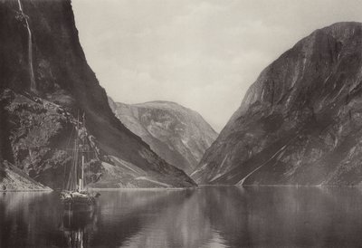 Nærøyfjorden fra Vikingvang Hotel (s/hvitt bilde) av Norwegian Photographer