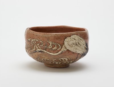 Kenzan-stil tebolle med design av kran og rennende vann, sent på 1800-tallet (rød leire, hvit slip, jernpigment under klar blyglasur) av Ogata (style of) Kenzan