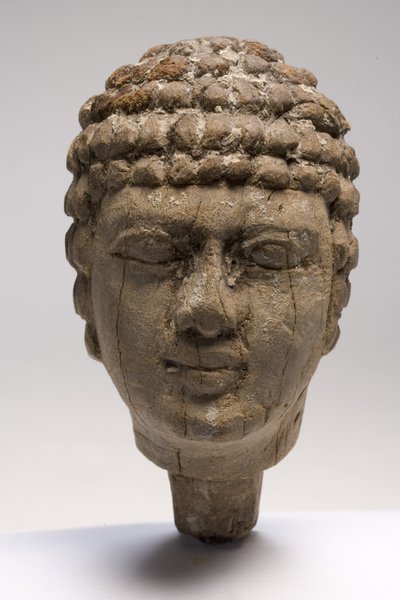 Hodet til en mann (tre) (se også 249003-4 og 249006) av Old Kingdom Egyptian