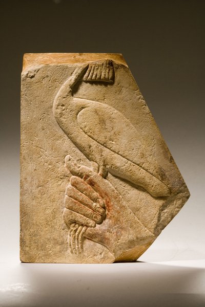 Reliefffragment av en Akh-fugl (kalkstein) av Old Kingdom Egyptian