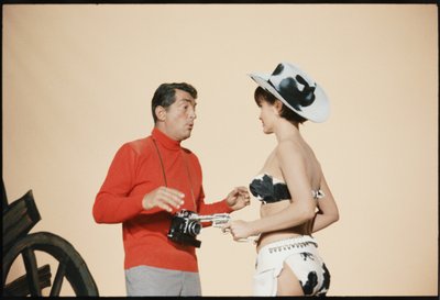 Dean Martin som Matt Helm på settet "The Silencers" av Orlando Suero