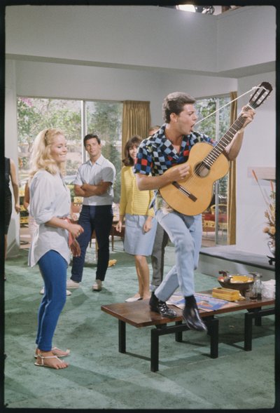 Frankie Avalon og Tuesday Weld på settet av "I