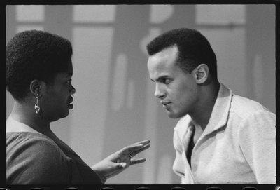 Harry Belafonte med Odetta på sett av TV-spesial av Orlando Suero