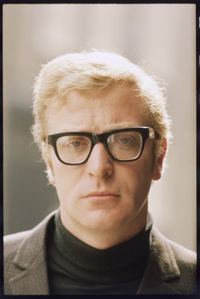 Michael Caine portrett av Orlando Suero