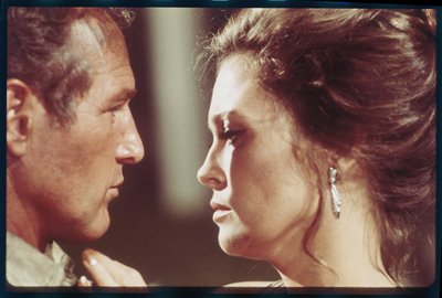 Paul Newman og Faye Dunaway på settet til "Towering Inferno" av Orlando Suero