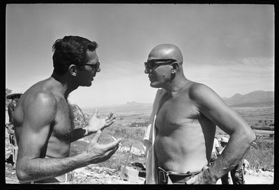 Sydney Pollack og Telly Savalas på settet til 