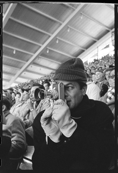Tony Curtis med Leica-kamera ved vinter-OL, Squaw Valley, California av Orlando Suero