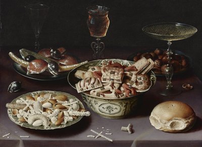 Stilleben med søtsaker, kastanjer og rundstykke av Osias the Elder Beert