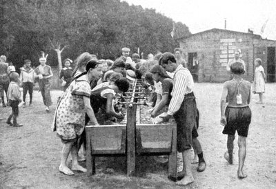 Oppvask på en sommerferieleir for ungdom, Tyskland, 1922. av Otto Haeckel