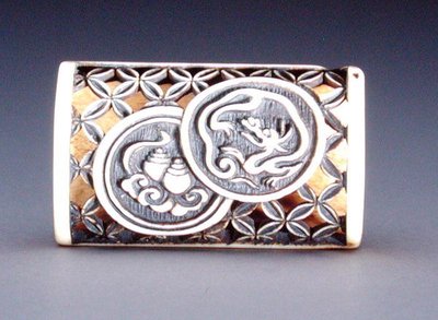 Netsuke med gjennombruddsdesign, ca. 1870 (hjort-gevir) (forsiden av 208395) av Ozaki Kokusai