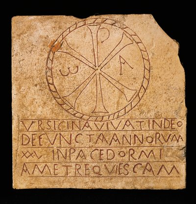 Kristen inskripsjon med Kristi monogram, funnet i Roma, tidlig kristen periode, 4. århundre av Paleo Christian