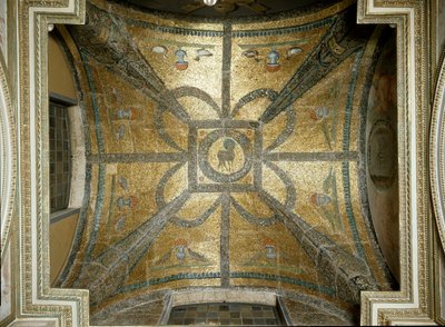 Mosaikker fra det 5. århundre, i midten lammet. Hvelv av kapellet til døperen Johannes. Johannes evangelisten inne i det paleokretiske dåpskapellet i San Giovanni in Laterano (St. Johannes evangelisten), bygget rundt 440. Roma av Paleo Christian