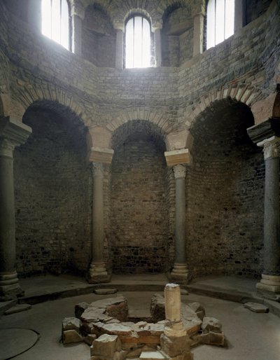 Paleokristen kunst: utsikt over det indre av baptisteren, 500-tallet. Frejus (Var) av Paleo Christian