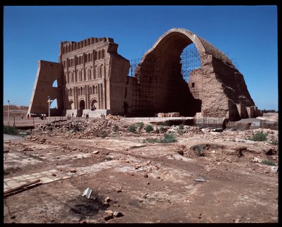Utsikt over Palace of Shapur I og Arch of Chosroes av Parthian Parthian