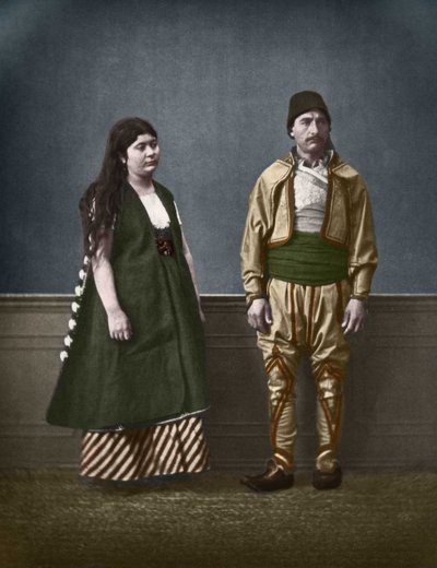 Portrett av en bulgarsk kvinne fra Sofia og en bulgarsk mann rundt 1890. Fargelegg fotografi av Pascal Sebah (1838-1890). av Pascal Sébah