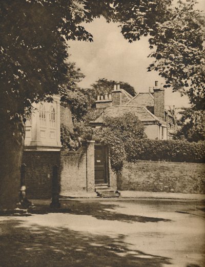 Sollys og skygge i en svingete Highgate Road, c1935. av Paterson