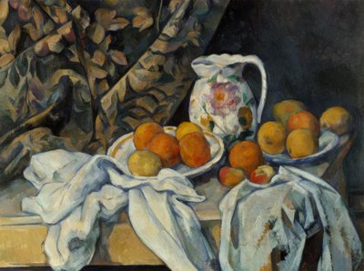 Stilleben med gardin og blomstret mugge av Paul Cézanne
