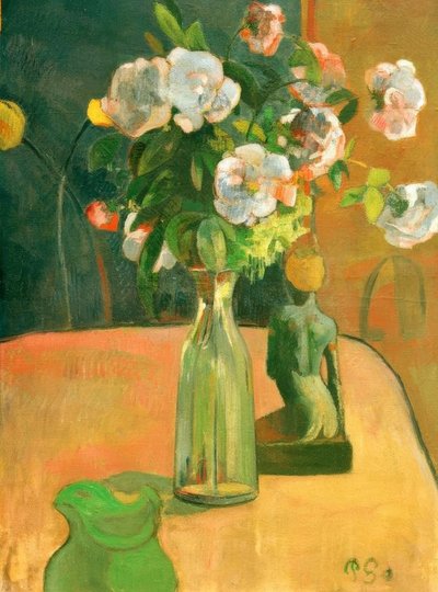 Roser og statuett av Paul Gauguin