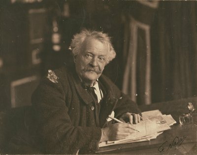 [Félix Nadar sittende ved skrivebordet] av Paul Nadar