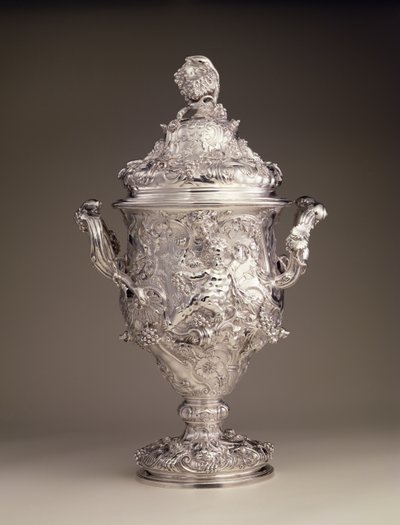 To-håndtaks kopp og lokk, 1742-43 av Paul de Lamerie