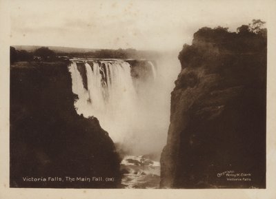 Victoria Falls, The Main Fall (s/hvitt bilde) av Percy M. Clark