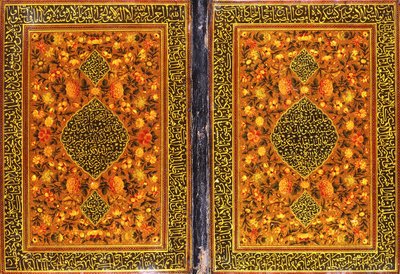 A Qajar Qur"an binding, painted with a floral design and a medallion containing a thuluth inscription, c. 1801-2 av Persian School