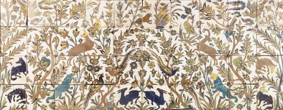 Et curda seca flisepanel, bestående av fire rader med ti fliser, malt med vegetasjon bebodd av fugler, hjort og løver, 1600-tallet av Persian School