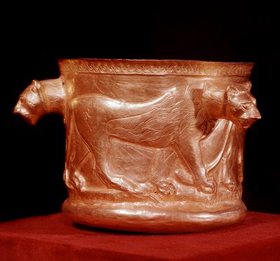 Persisk kunst: gullbeger dekorert med tre løver. Fra Kalardasht. 9. århundre e.Kr. Teheran, arkeologisk museum av Persian School