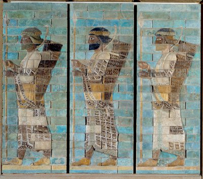 Bueskytternes frise, fra palasset til Darius I, kongen av Persia, i Susa (6. århundre f.Kr.). E-postet murstein relieff bunn. 510 f.Kr. Paris, Louvre-museet. av Persian School
