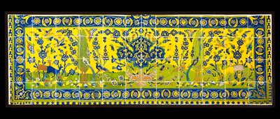 Fliser som viser en naturlig scene, fra Isfahan, Iran, sannsynligvis ca. 1600-tallet (keramikk med polykrom under glasur) av Persian School