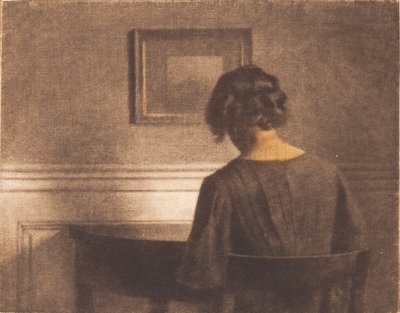Ung jente ved et halvsirkelformet bord av Peter Vilhelm Ilsted