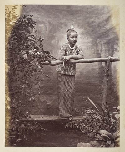 Portrett av en burmesisk jomfru, Fotograf: Klier, Philip Adolphe Gladstone Collection av Philip Adolphe Klier