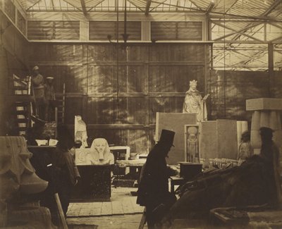 [Store med håndverkere og gipsavstøpninger, Crystal Palace], 1852. av Philip Henry Delamotte