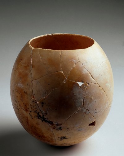 Fønikisk kunst: tomt strutseegg. Fra Laurita (Tømmer). 7. århundre f.Kr. Dim. 13,2 cm Grenada, arkeologisk museum av Phoenician