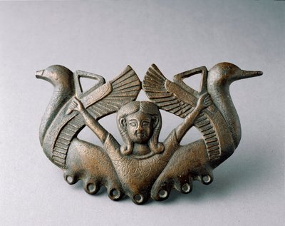 Fønikisk kunst: representasjon av guddommen Astarte. Det er omgitt av to fugler som tar av. Bronseskulptur fra det 6. århundre f.Kr. Fra Sevilla. Dim. 16 cm Sevilla, arkeologisk museum av Phoenician School