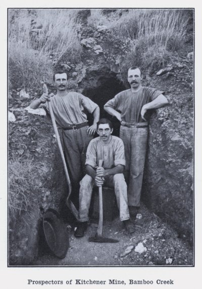 Prospectors of Kitchener Mine, Bamboo Creek (s/h-bilde) av Photographer Australian