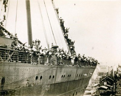 Mauretania i Sydney, mai 1940 (s/hvitt-bilde) av Photographer Australian