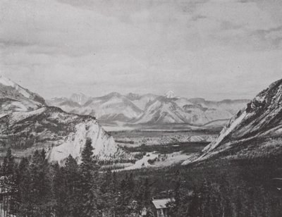 The Bow Valley, i den kanadiske nasjonalparken; Canadian Pacific Railway (s/hvitt bilde) av Photographer Canadian