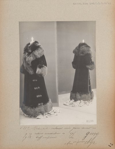 Albumside: House of Worth, Coat (Redingote) av Photographer French