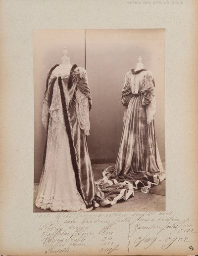 Albumside: House of Worth, kjole av Photographer French