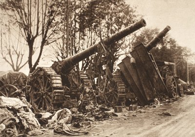 En liten del av det enorme våpenbyttet på retrettlinjen fra Isonzo til Piave (s/hvitt-bilde) av Photographer German