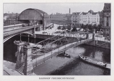 Berlin: Bahnhof Friedrichstrasse (s/hvitt bilde) av Photographer German