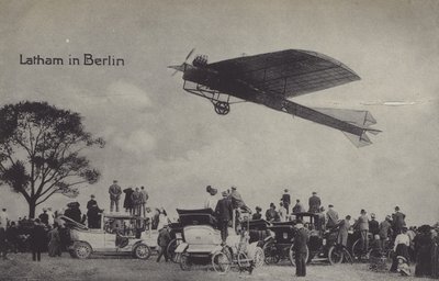 Den franske flygeren Hubert Latham i Berlin (s/hvitt-bilde) av Photographer German