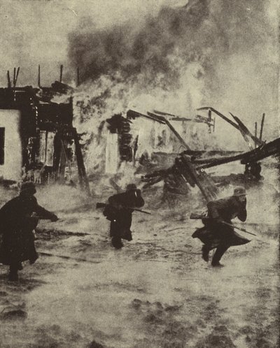 Tyske soldater rykker frem gjennom de brennende ruinene av Rotterdam etter bombingen av Luftwaffe, andre verdenskrig, mai 1940 (s/hv-bilde) av Photographer German