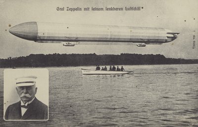 Graf Ferdinand von Zeppelin og et av hans luftskip (s/hv-bilde) av Photographer German